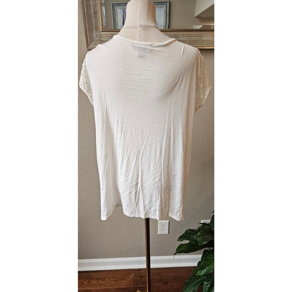 Karen Kane Floral Lace Shark Bite Hem Top Women Size M White Pull On Relaxed Fit - Picture 3 of 5